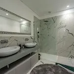 Urban Marble Apartment *