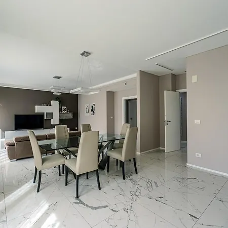 Urban Marble Apartment *