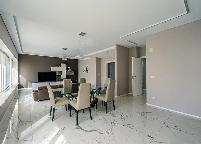Urban Marble Apartment *